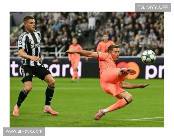 莱万多夫斯基点球踢飞错失反超，巴萨球迷虚惊一场