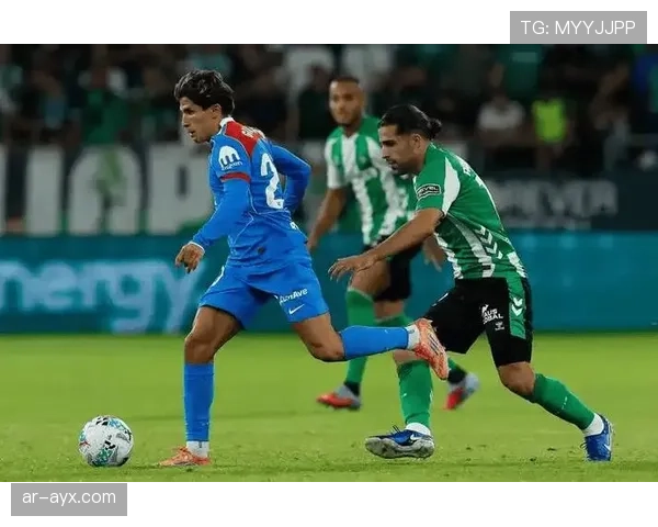 贝蒂斯对阵塞维利亚的安达卢西亚德比,看台爆发大规模冲突,比赛一度中断